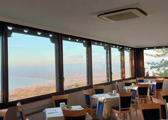 Palace San Michele מלון Monte SantʼAngelo